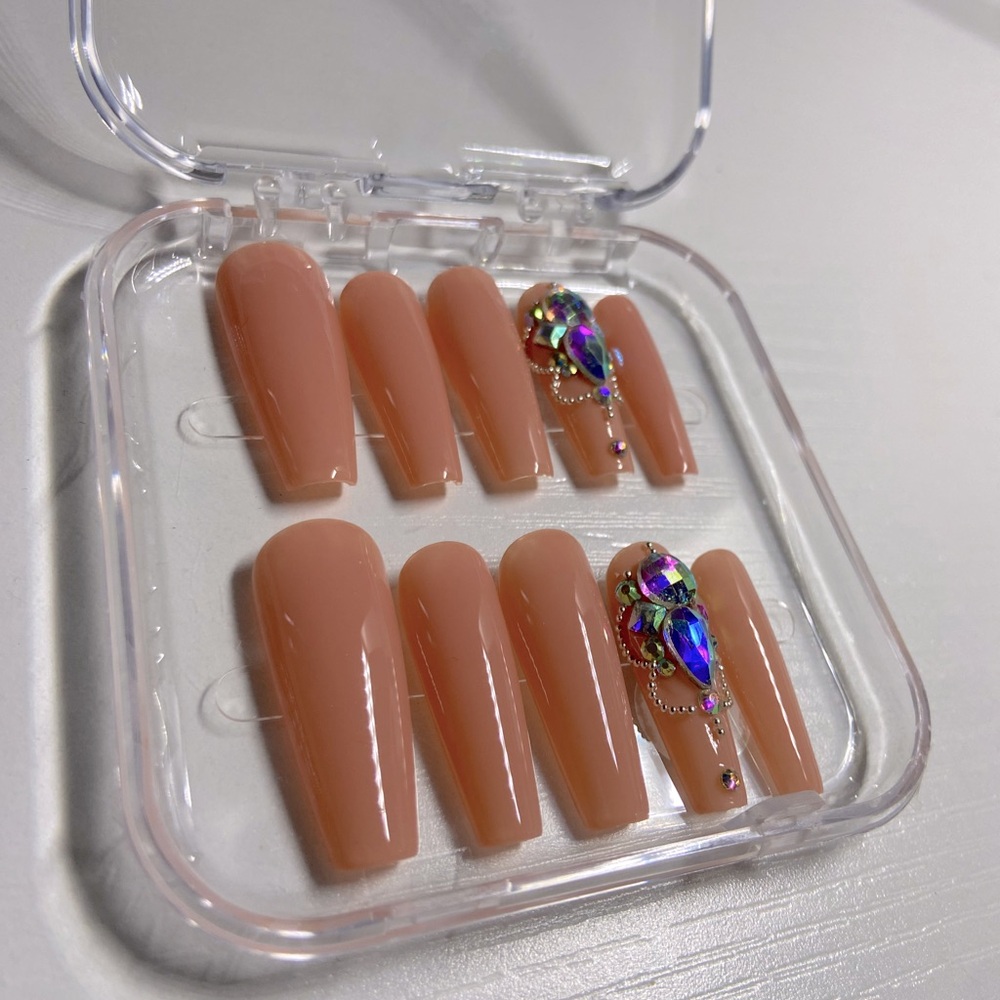 C108 PRESS ON NAILS